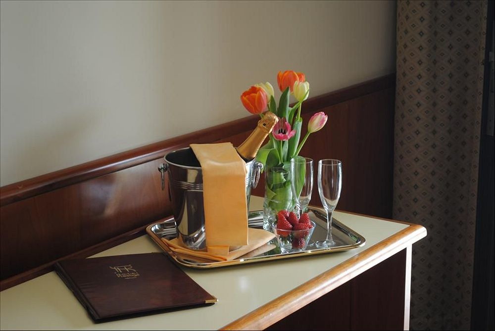 Hotel Prestige Ornago Eksteriør billede